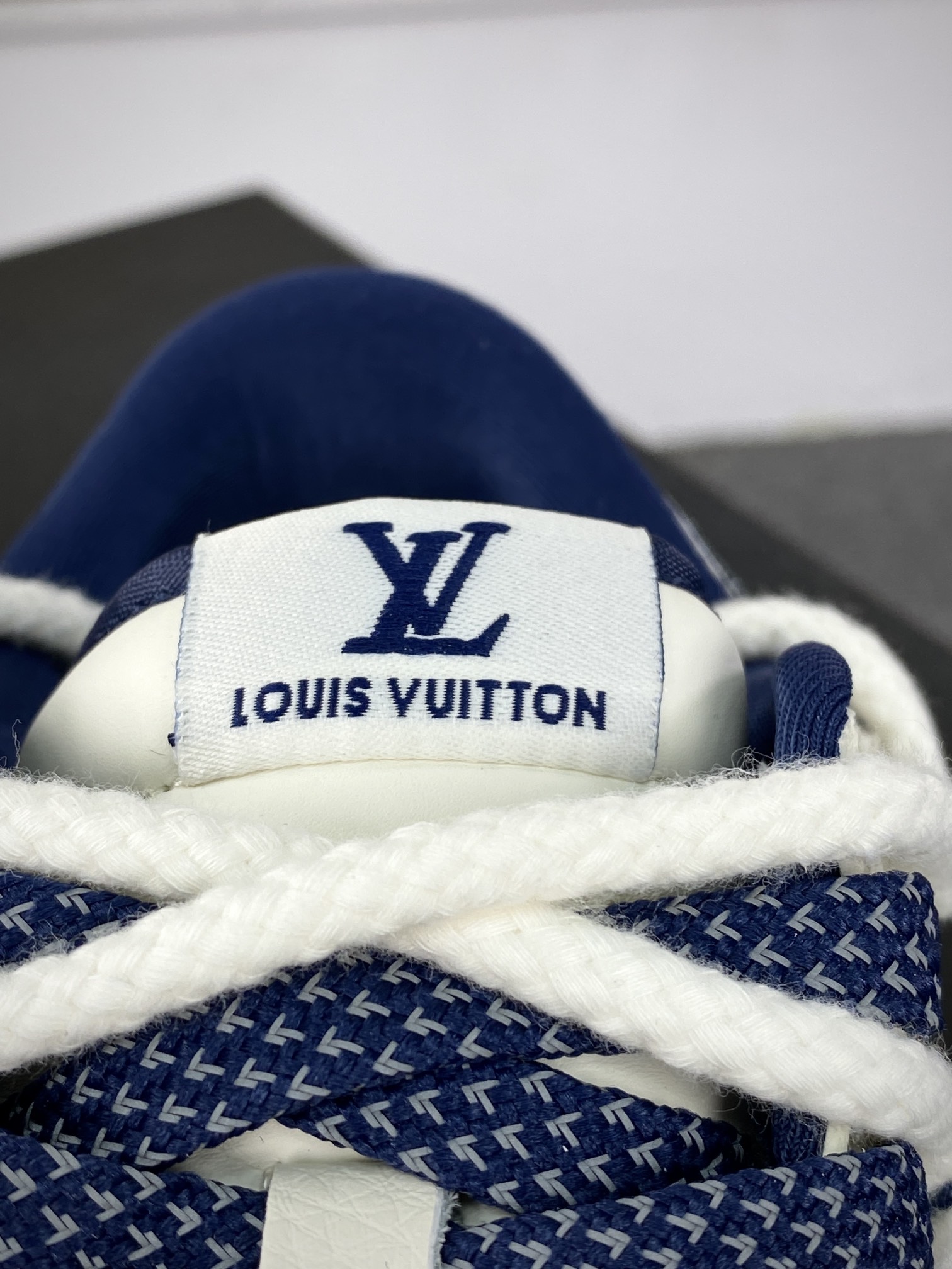 300 路易威登Louis Vuitton x Nike SB Dunk Low Lot"Beige/Denim Navy/LV Monogram"扣篮板鞋“皮革米白牛仔深蓝LV印花绑绳”SJ2068-249