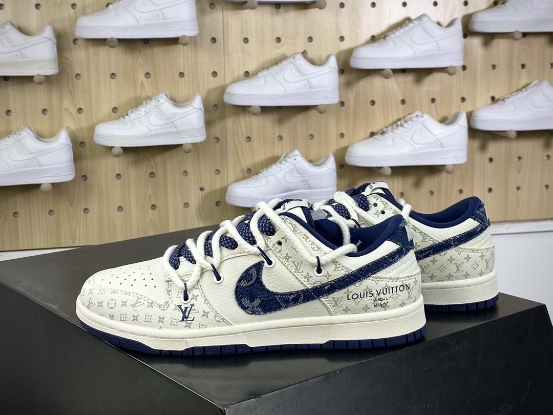 300 路易威登Louis Vuitton x Nike SB Dunk Low Lot"Beige/Denim Navy/LV Monogram"扣篮板鞋“皮革米白牛仔深蓝LV印花绑绳”SJ2068-249