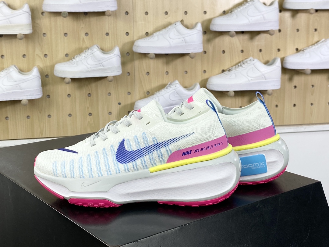 200 耐克Nike ZoomX Invincible Run Flyknit 3"White/Light Blue/Pink"不可战胜慢跑鞋“针织白皇家蓝玫粉”DR2615-105