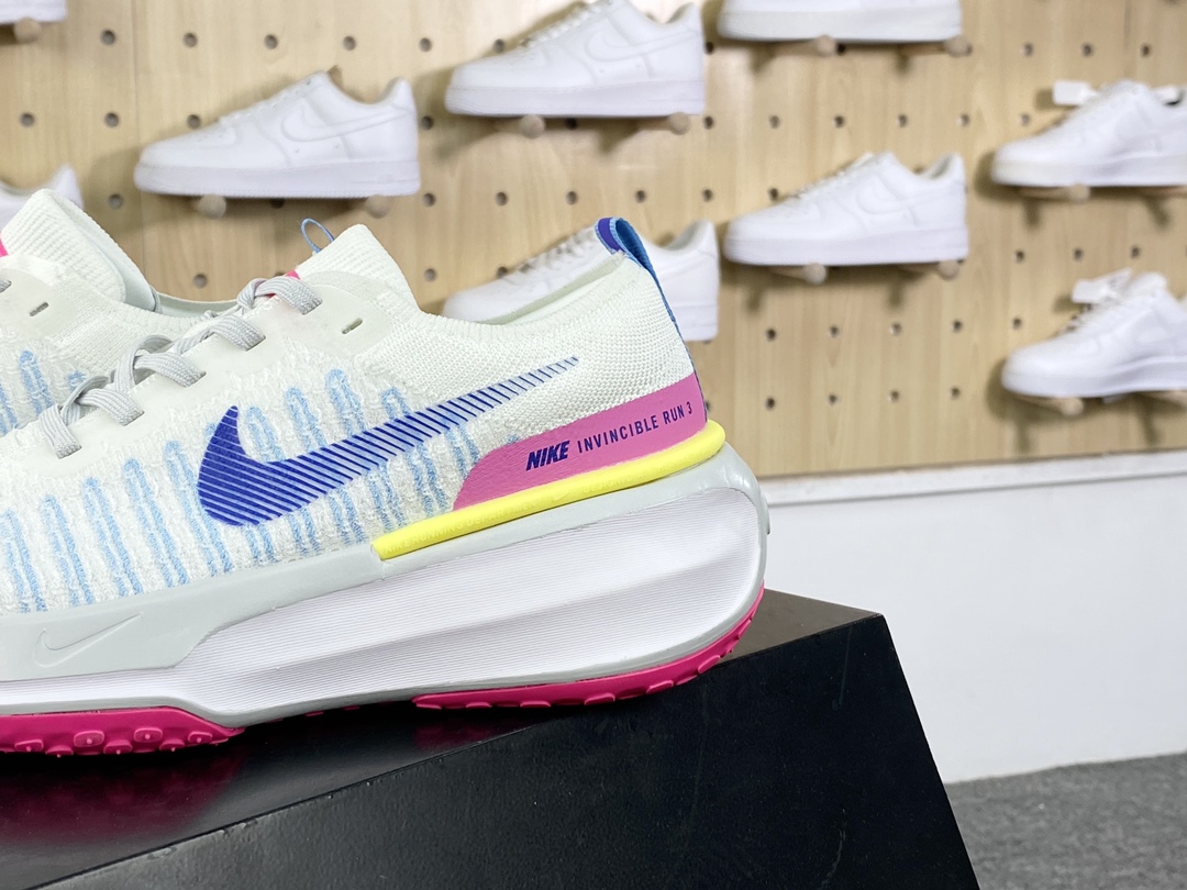 200 耐克Nike ZoomX Invincible Run Flyknit 3"White/Light Blue/Pink"不可战胜慢跑鞋“针织白皇家蓝玫粉”DR2615-105