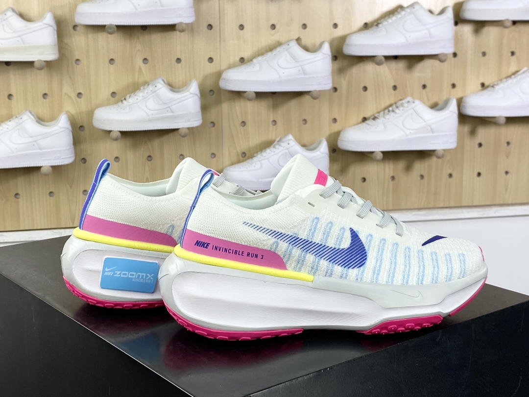 200 耐克Nike ZoomX Invincible Run Flyknit 3"White/Light Blue/Pink"不可战胜慢跑鞋“针织白皇家蓝玫粉”DR2615-105