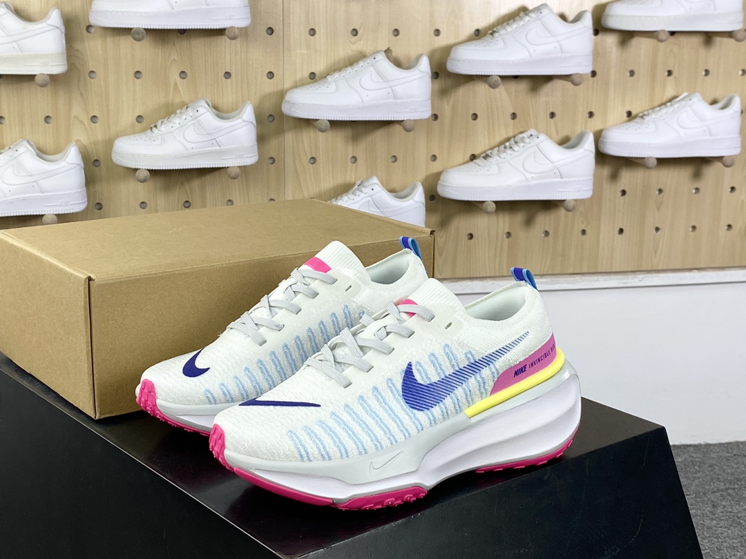 200 耐克Nike ZoomX Invincible Run Flyknit 3″White/Light Blue/Pink”不可战胜慢跑鞋“针织白皇家蓝玫粉”DR2615-105