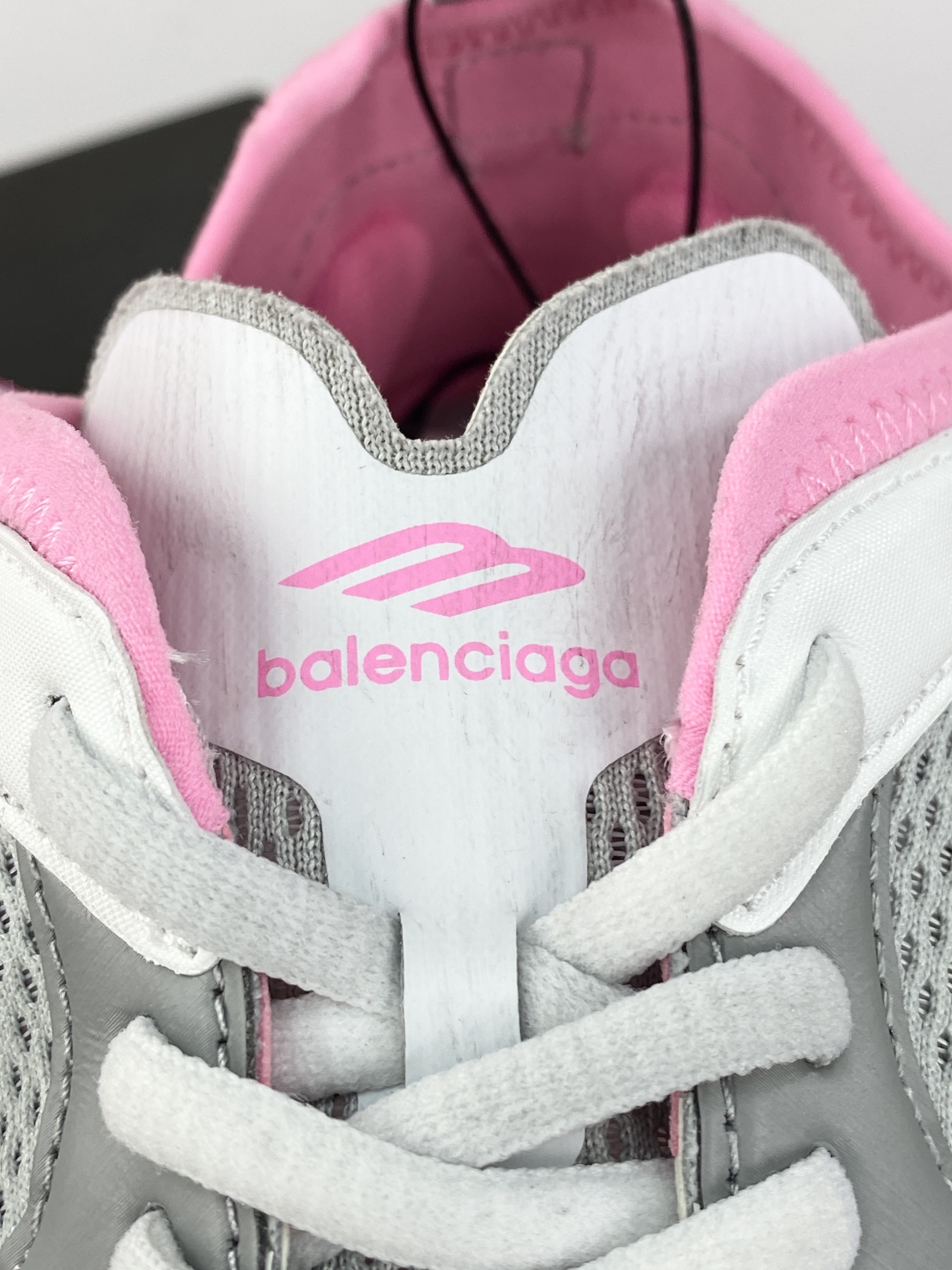 360 巴黎世家BALENCIAGA Circuit Sneakers 环道系列低帮复古慢跑鞋“网织白灰玫瑰粉”793944 WFLGY 0315