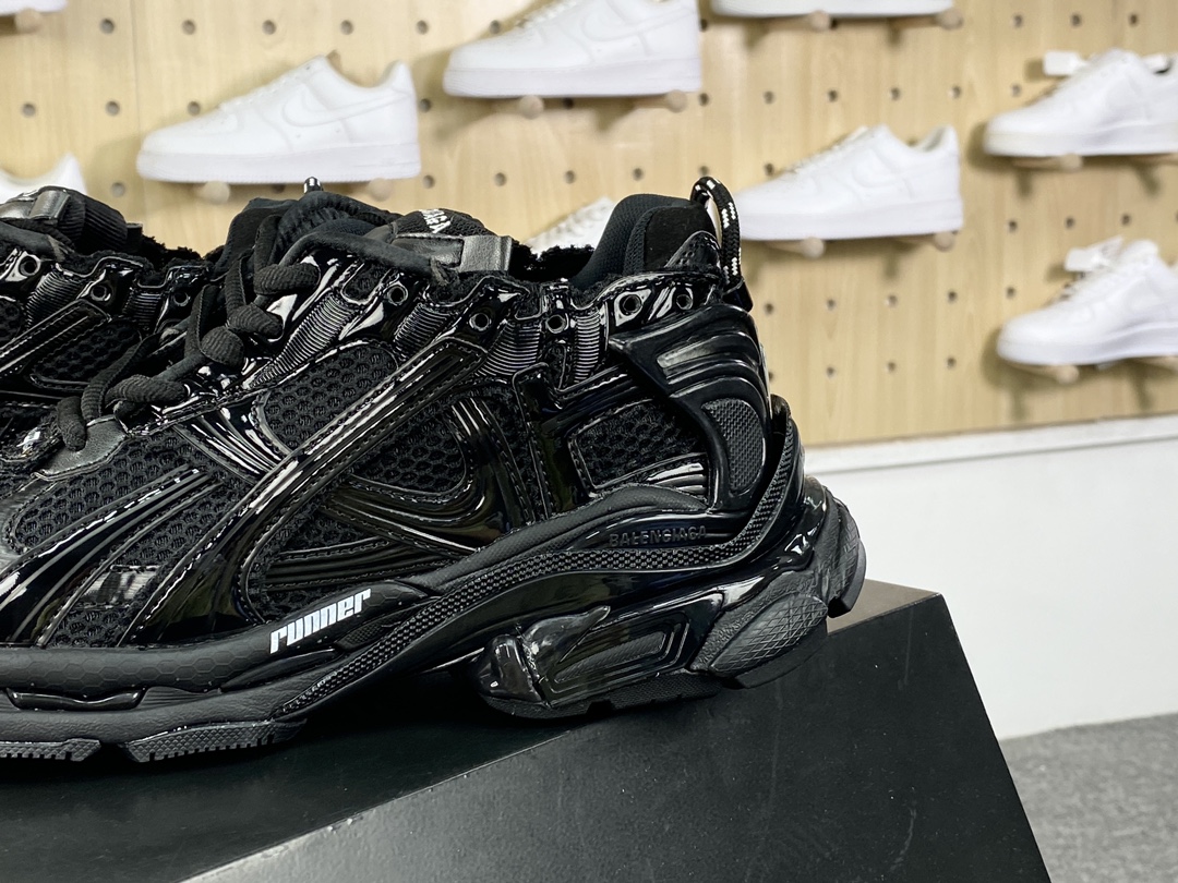 450 巴黎世家BALENCIAGA Runner Sneaker”Triple Black/White”2.0慢跑“2.0解构破坏武士黑白LOGO”772767 W3RNY 0135