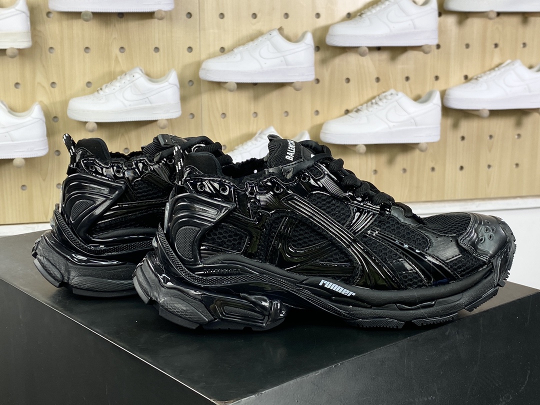 450 巴黎世家BALENCIAGA Runner Sneaker”Triple Black/White”2.0慢跑“2.0解构破坏武士黑白LOGO”772767 W3RNY 0135