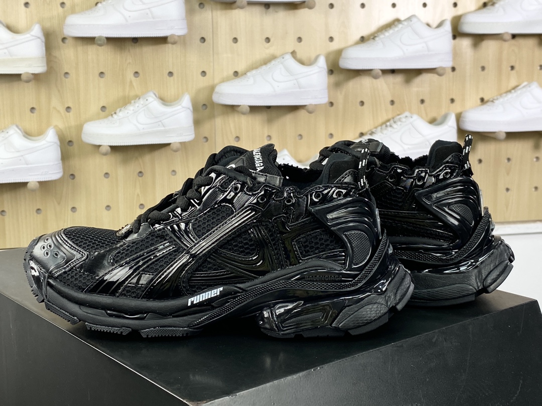 450 巴黎世家BALENCIAGA Runner Sneaker”Triple Black/White”2.0慢跑“2.0解构破坏武士黑白LOGO”772767 W3RNY 0135