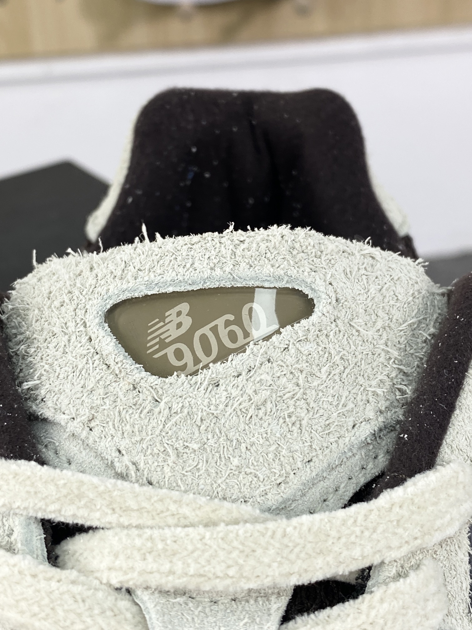 240 新百伦New Balance 9060”Linen Black Coffee”系列跑步鞋“联名米白甘草棕”U9060SYD