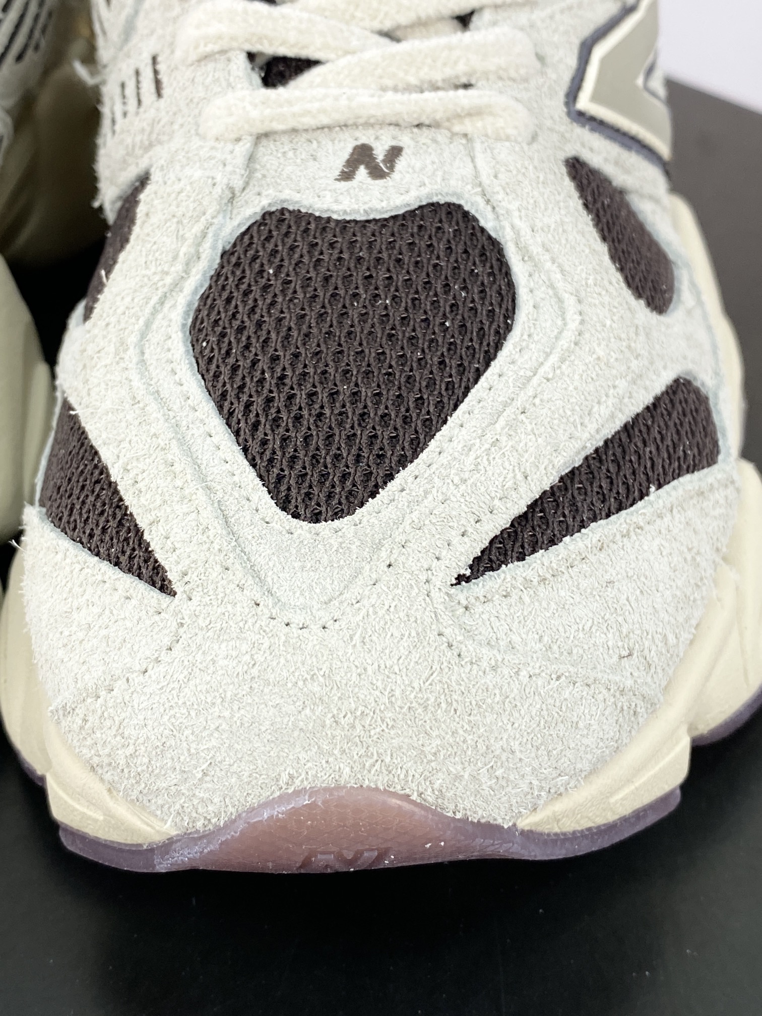 240 新百伦New Balance 9060”Linen Black Coffee”系列跑步鞋“联名米白甘草棕”U9060SYD