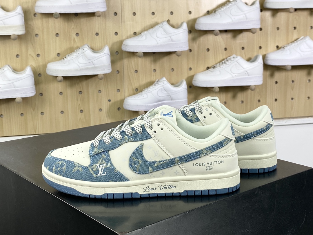 280 Louis Vuitton x Nike SB Dunk Low Lot”Beige/Khaki/LV Monogram”扣篮板鞋“拼接米白海蓝LV提花绑绳”XP3802-336