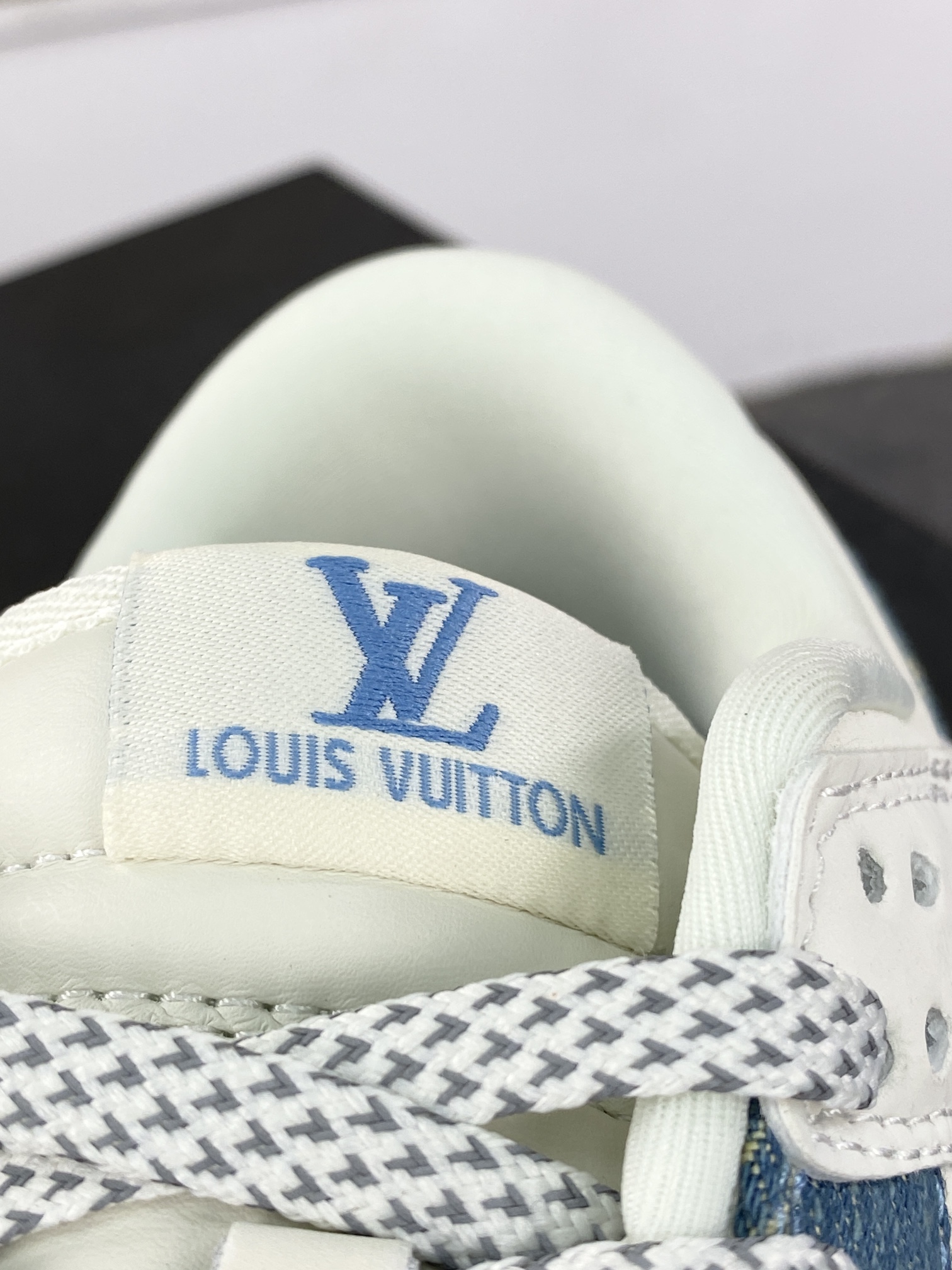 280 Louis Vuitton x Nike SB Dunk Low Lot”Beige/Khaki/LV Monogram”扣篮板鞋“拼接米白海蓝LV提花绑绳”XP3802-336