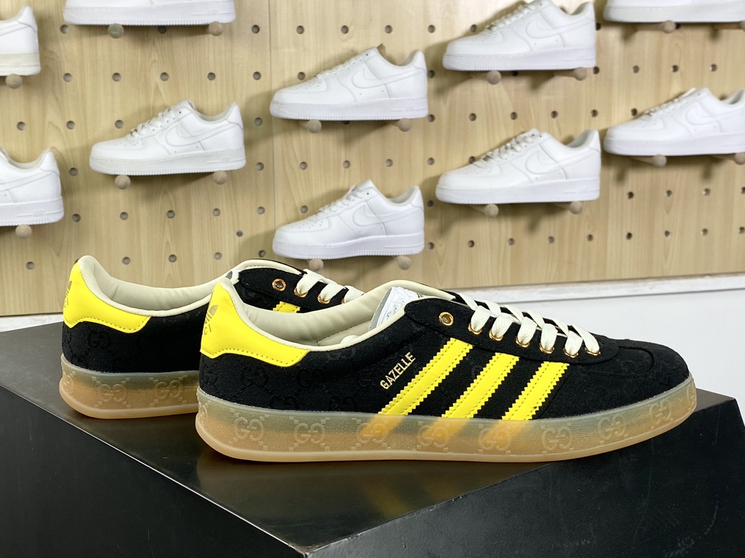 160 Adidas Originals Gazelle”Esquisite Gucci”羚羊系列低帮板鞋“GG提花布黑黄”737967 FAAW3 1084