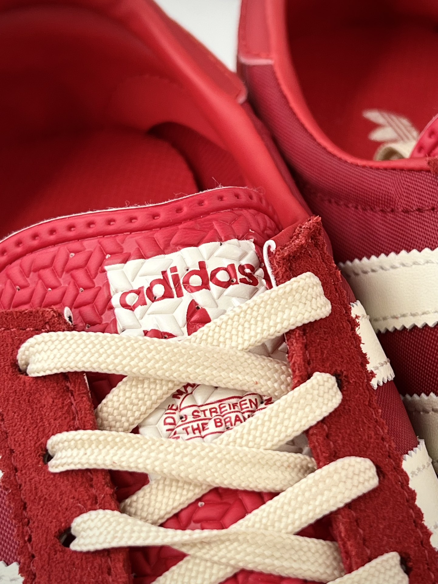 200 阿迪达斯Adidas Wmns SL72 OG"Scarlet Cream White"系列板鞋“猩红白”IE3475