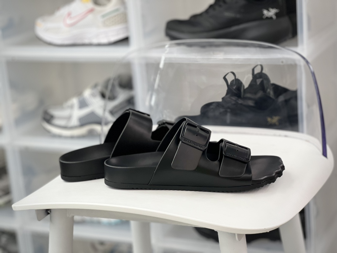 210 巴黎世家Balenciaga Sunday Suede Sandal 星期日系列凉式拖鞋“亮皮全黑”761726 WCGA1 1000