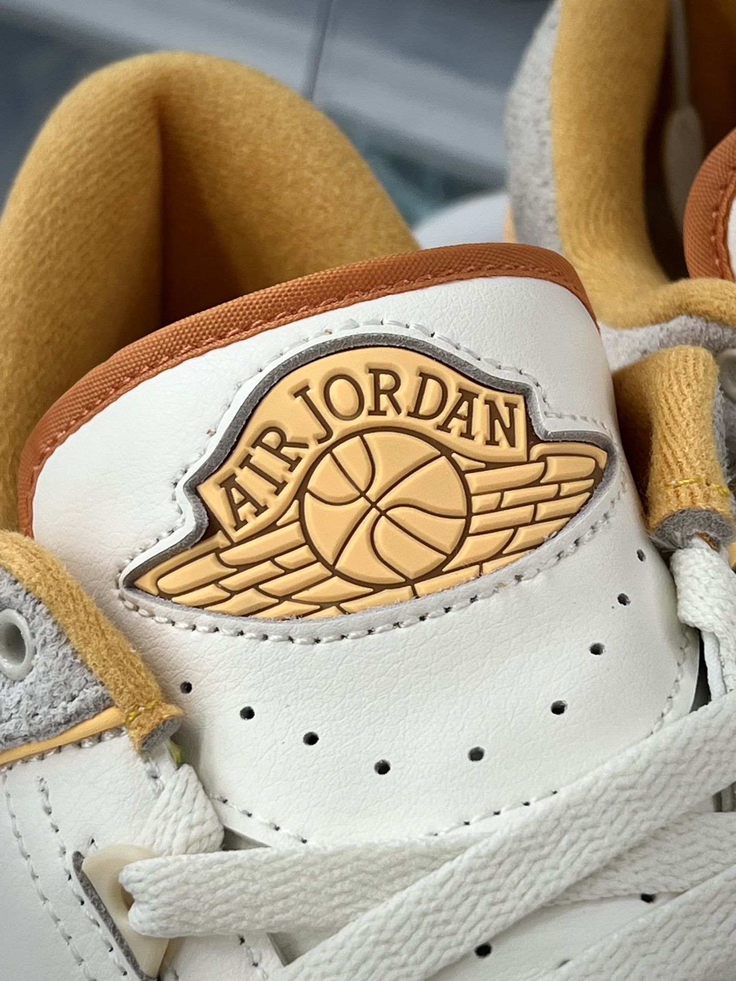 240 耐克Nike Air Jordan 2 Retro Low Craft "Melon Tint"迈克尔·乔丹篮球鞋“米白哈密瓜黄”DV9956-118