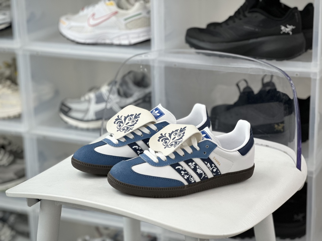 240 三叶草Adidas Originals Samba OG 桑巴舞系列板鞋“蓝白白釉青花涂鸦”IG1024