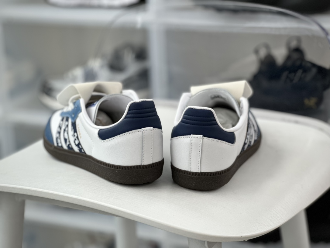 240 三叶草Adidas Originals Samba OG 桑巴舞系列板鞋“蓝白白釉青花涂鸦”IG1024