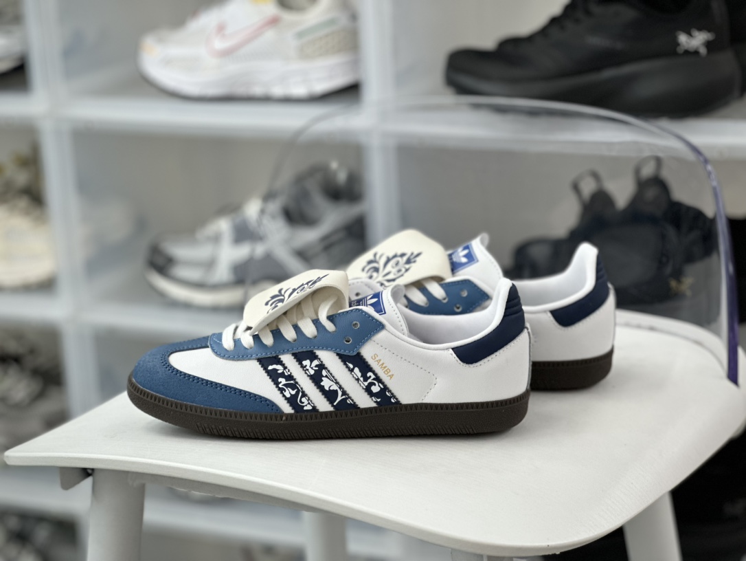 240 三叶草Adidas Originals Samba OG 桑巴舞系列板鞋“蓝白白釉青花涂鸦”IG1024