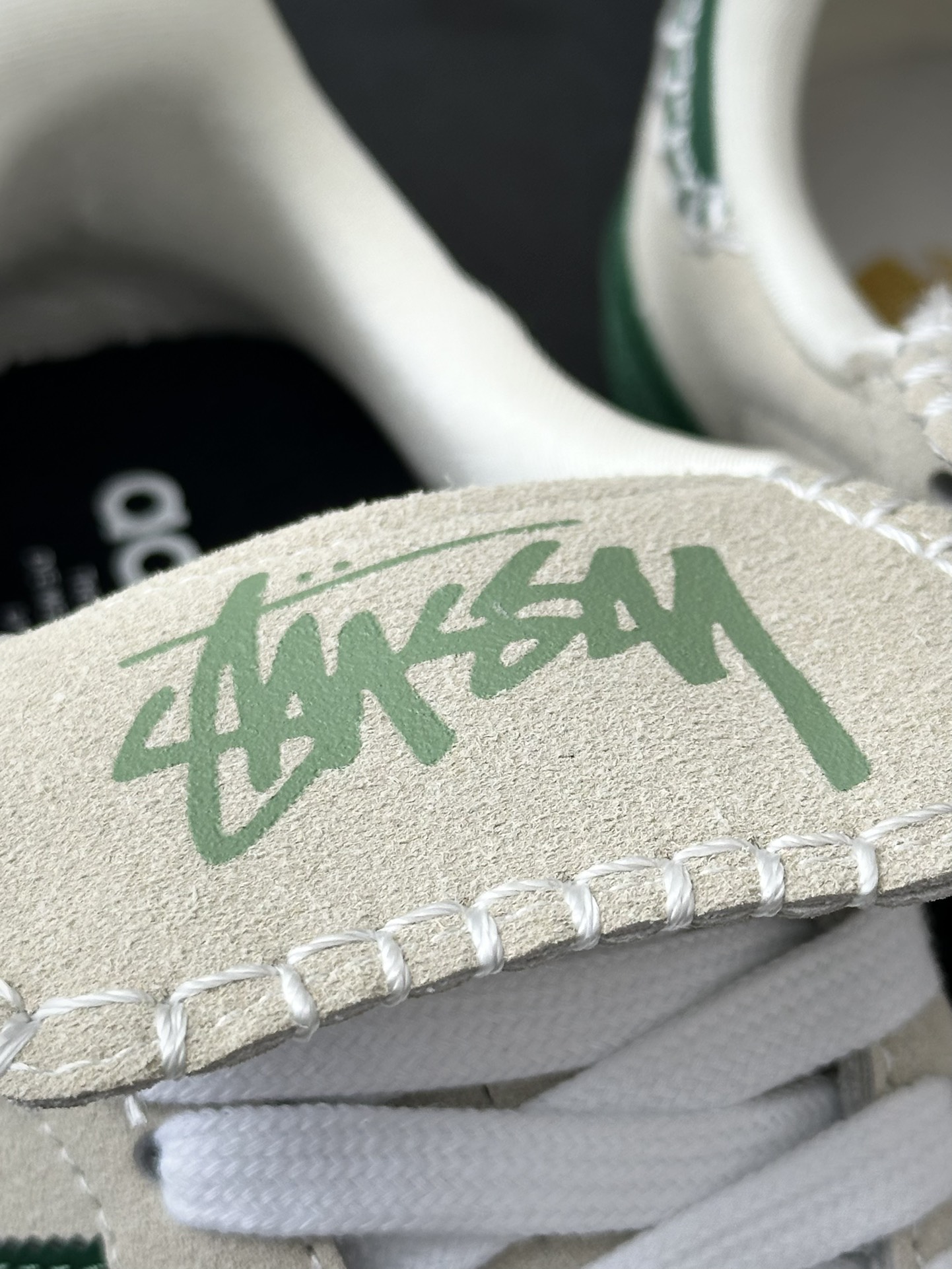 140 斯图西/Stussy x Adidas Originals Samba OG 桑巴舞板鞋“联名深绿米灰长鞋舌”IE9166