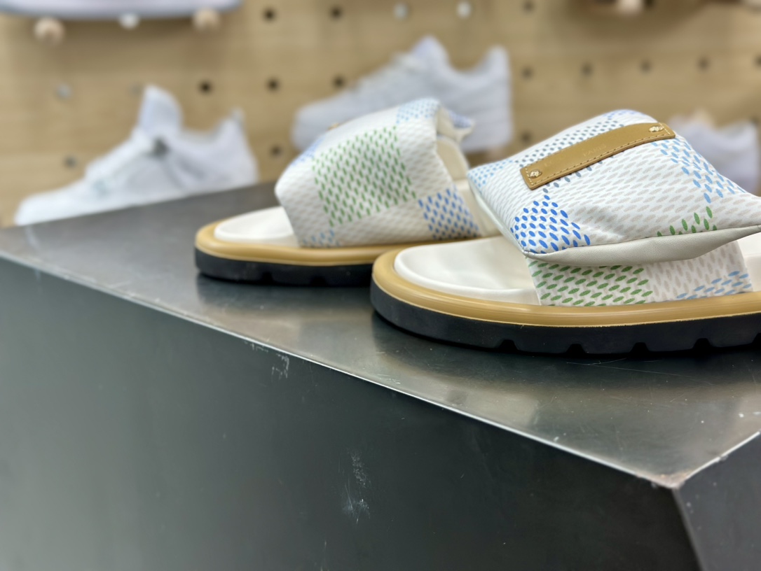 240 Louis Vuitton Pool Pillow Comfort Slides”Monogram”日落拖鞋