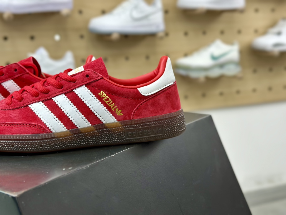 160 阿迪达斯Adidas Originals Handball SPZL 手球运动员板鞋“麂皮红白生胶底”FV1227