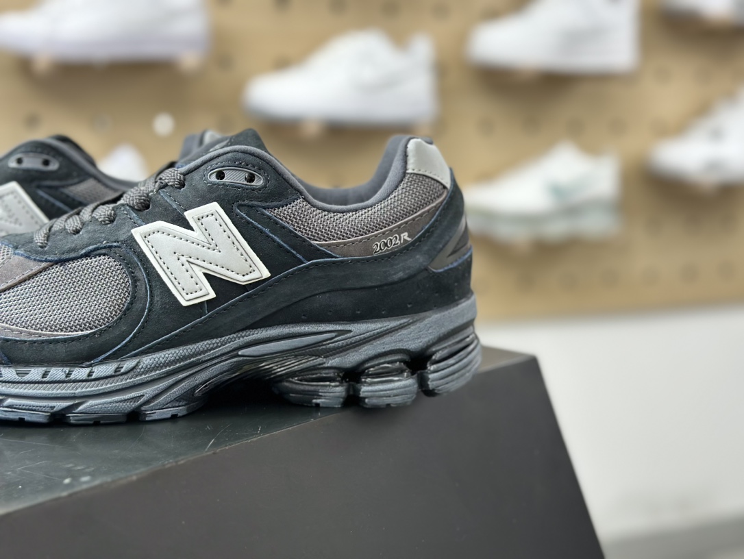 200 New Balance 2002R系列低帮复古老爹风休闲运动慢跑鞋“麂皮煤黑灰做旧”M2002RBV