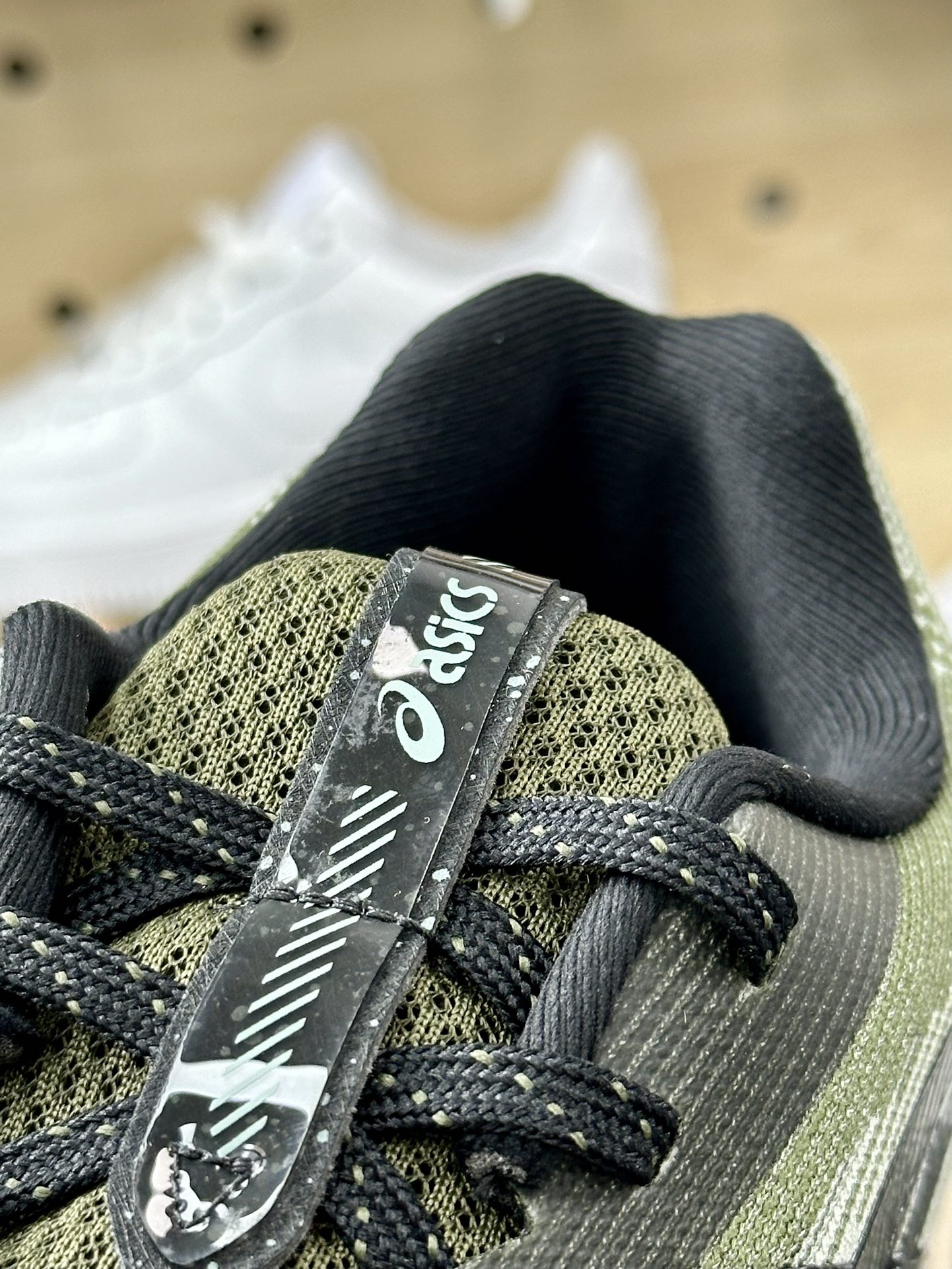 220 亚瑟士/ASICS Gel-Quantum 180 VII"Lichen Green Khaki"量子跑步鞋“地衣绿卡其黑”1201A631-300