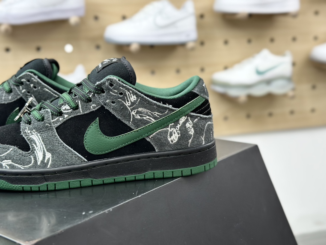 360 There Skateboards x NK SB Dunk Low 联名款低帮休闲板鞋 HF7743-001