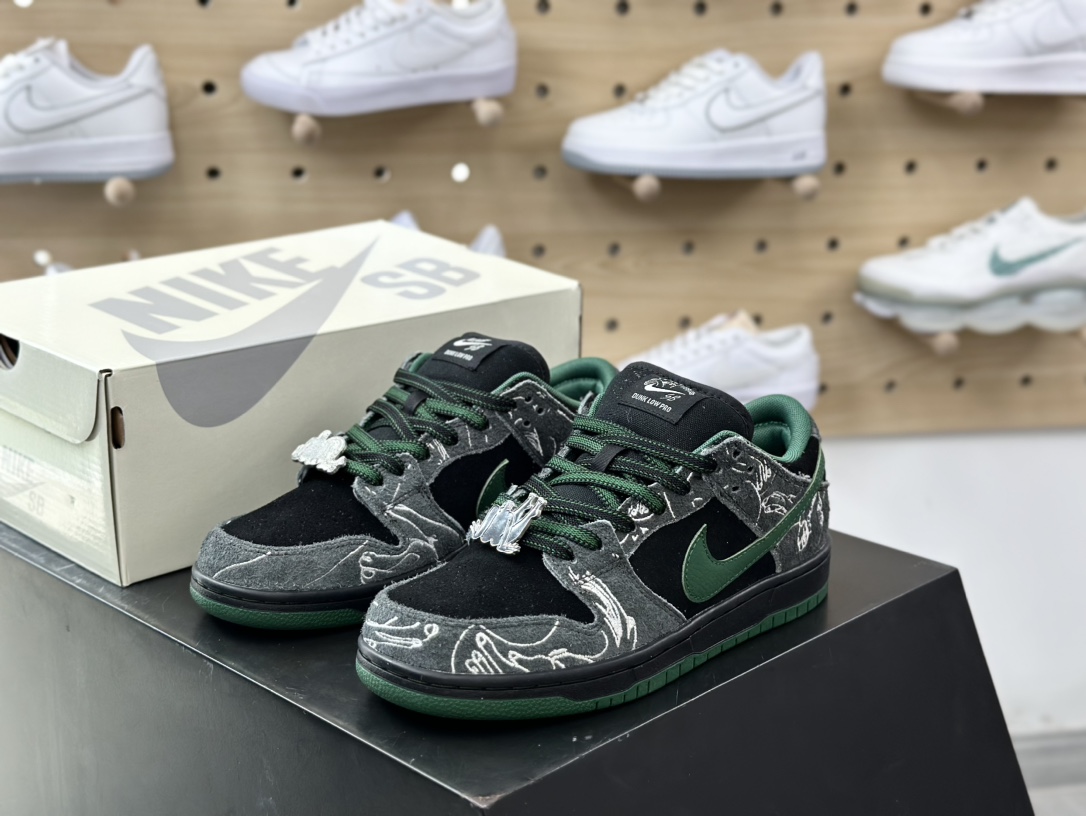 360 There Skateboards x NK SB Dunk Low 联名款低帮休闲板鞋 HF7743-001