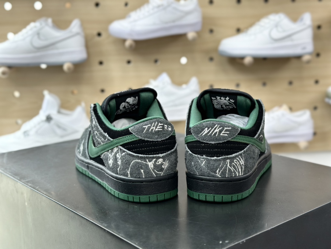 360 There Skateboards x NK SB Dunk Low 联名款低帮休闲板鞋 HF7743-001