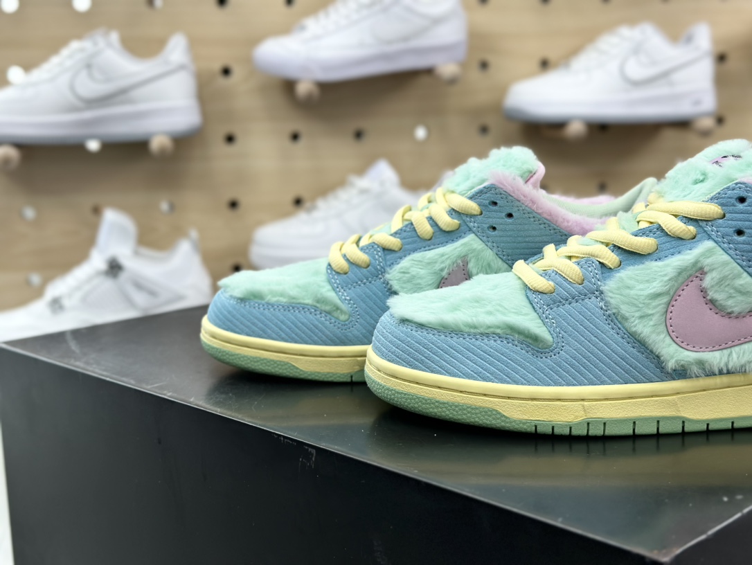 420 Verdy x Nike SB Dunk Low Pro”Visty”扣篮系列低帮板鞋“联名毛绒鼠尾草绿黄色蓝”FN6040-400