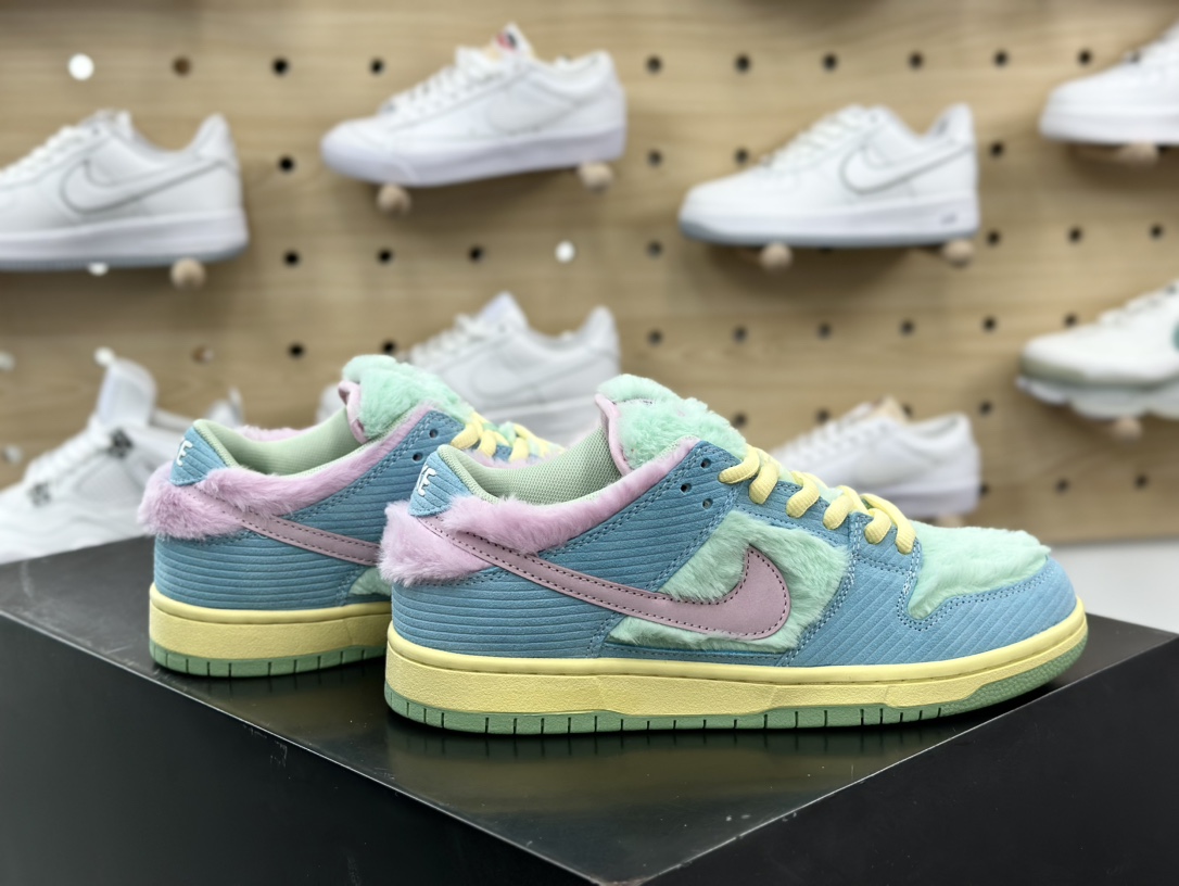 420 Verdy x Nike SB Dunk Low Pro”Visty”扣篮系列低帮板鞋“联名毛绒鼠尾草绿黄色蓝”FN6040-400
