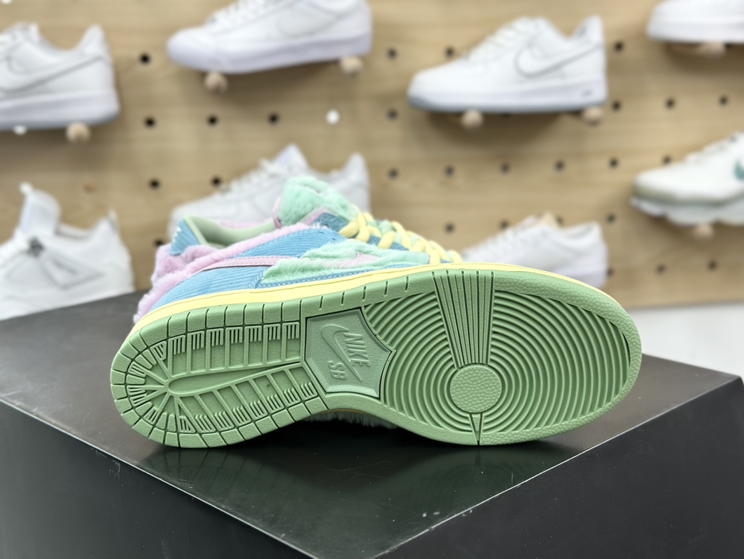 420 Verdy x Nike SB Dunk Low Pro”Visty”扣篮系列低帮板鞋“联名毛绒鼠尾草绿黄色蓝”FN6040-400