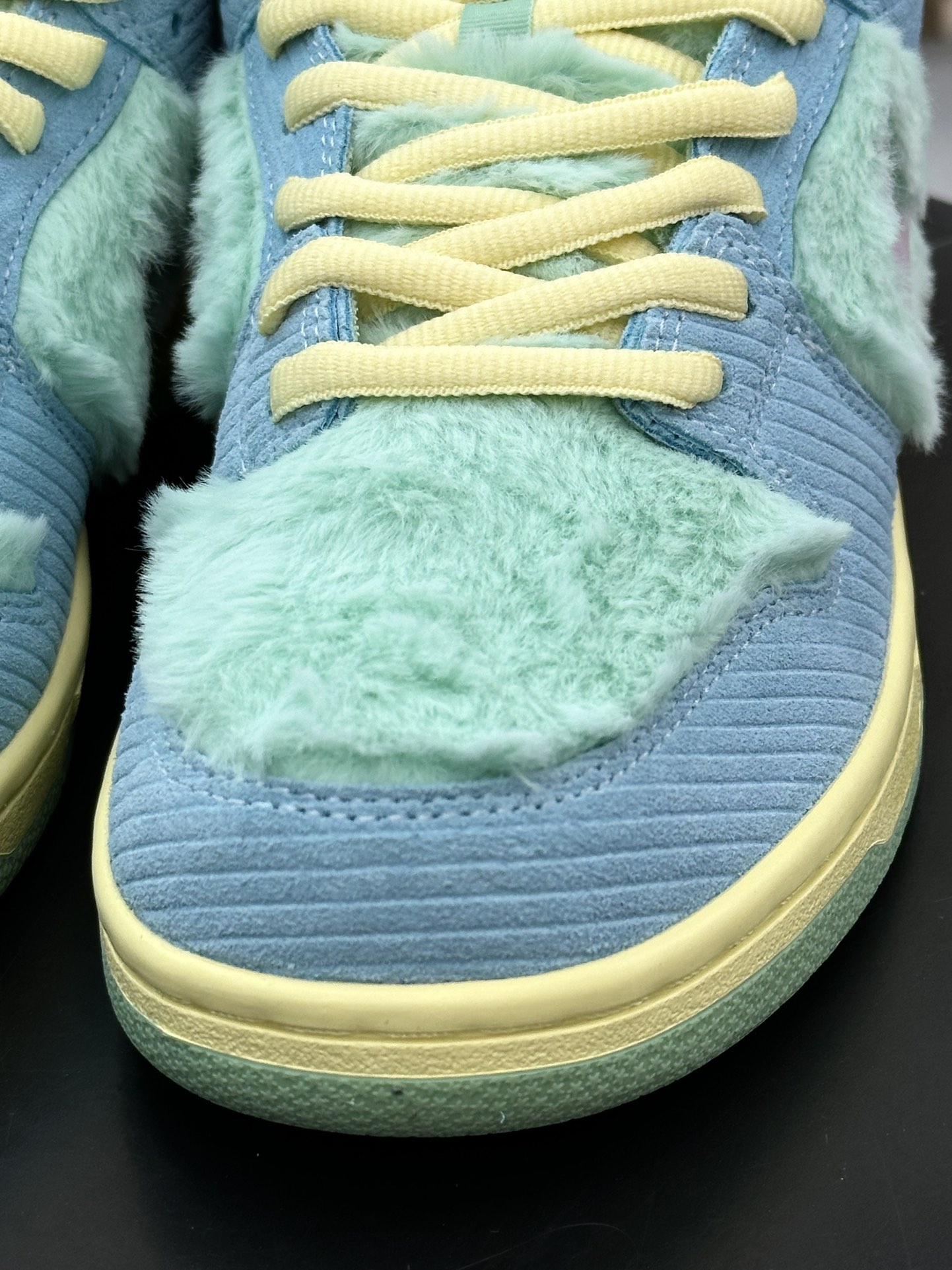 420 Verdy x Nike SB Dunk Low Pro”Visty”扣篮系列低帮板鞋“联名毛绒鼠尾草绿黄色蓝”FN6040-400