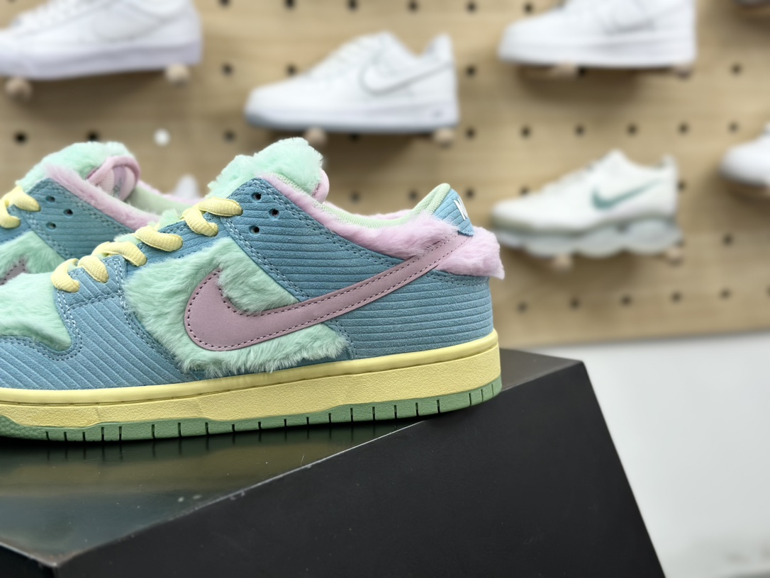 420 Verdy x Nike SB Dunk Low Pro”Visty”扣篮系列低帮板鞋“联名毛绒鼠尾草绿黄色蓝”FN6040-400