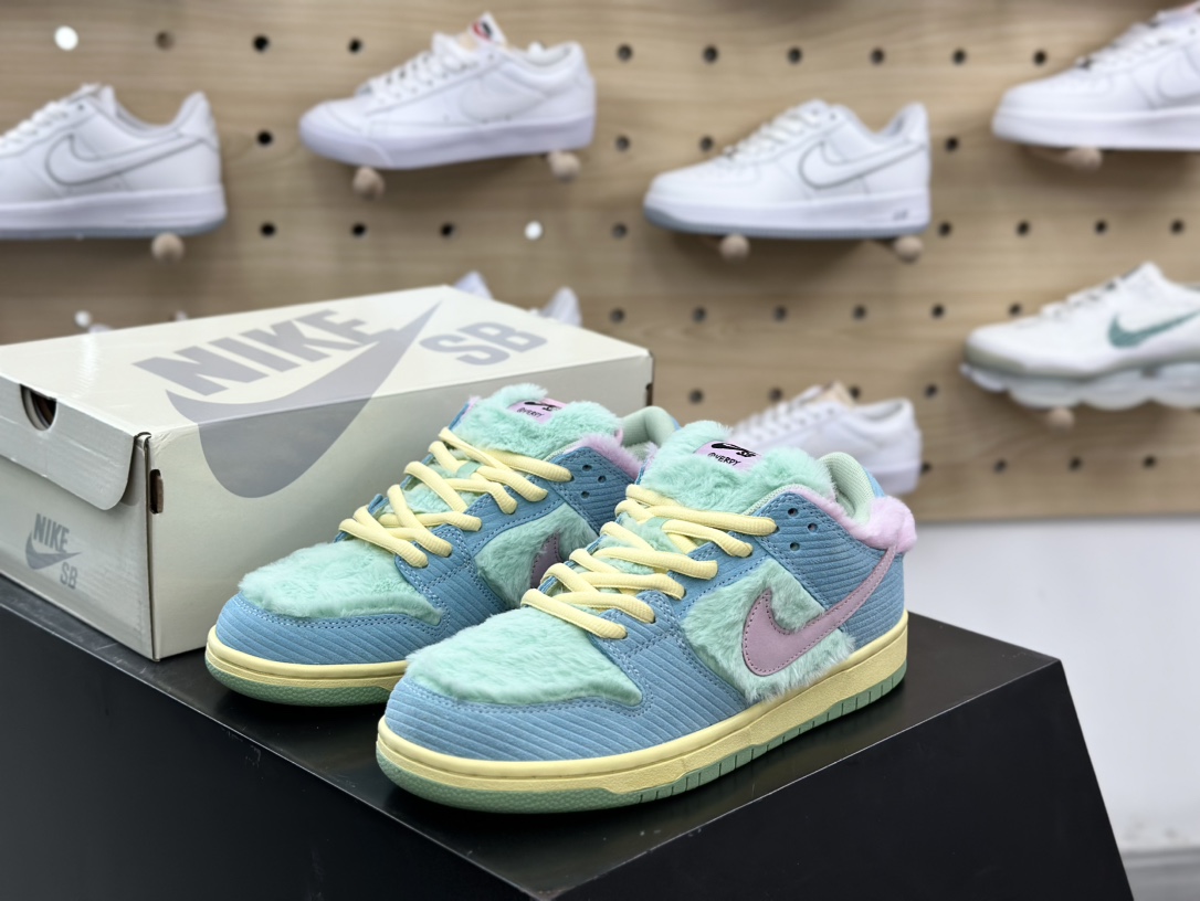420 Verdy x Nike SB Dunk Low Pro”Visty”扣篮系列低帮板鞋“联名毛绒鼠尾草绿黄色蓝”FN6040-400