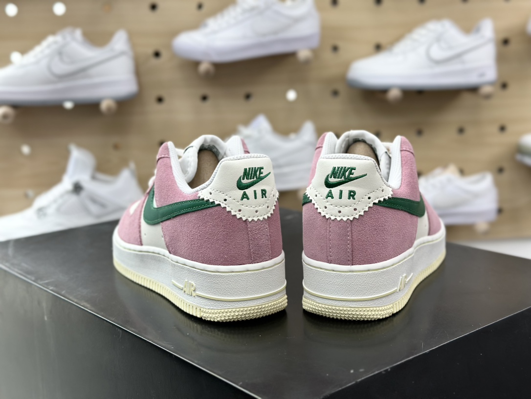 200 耐克Nike Wmns Air Force 1'07 Low”Soft Pink Malachite”空军一号板鞋“粉白绿”FV9346-100