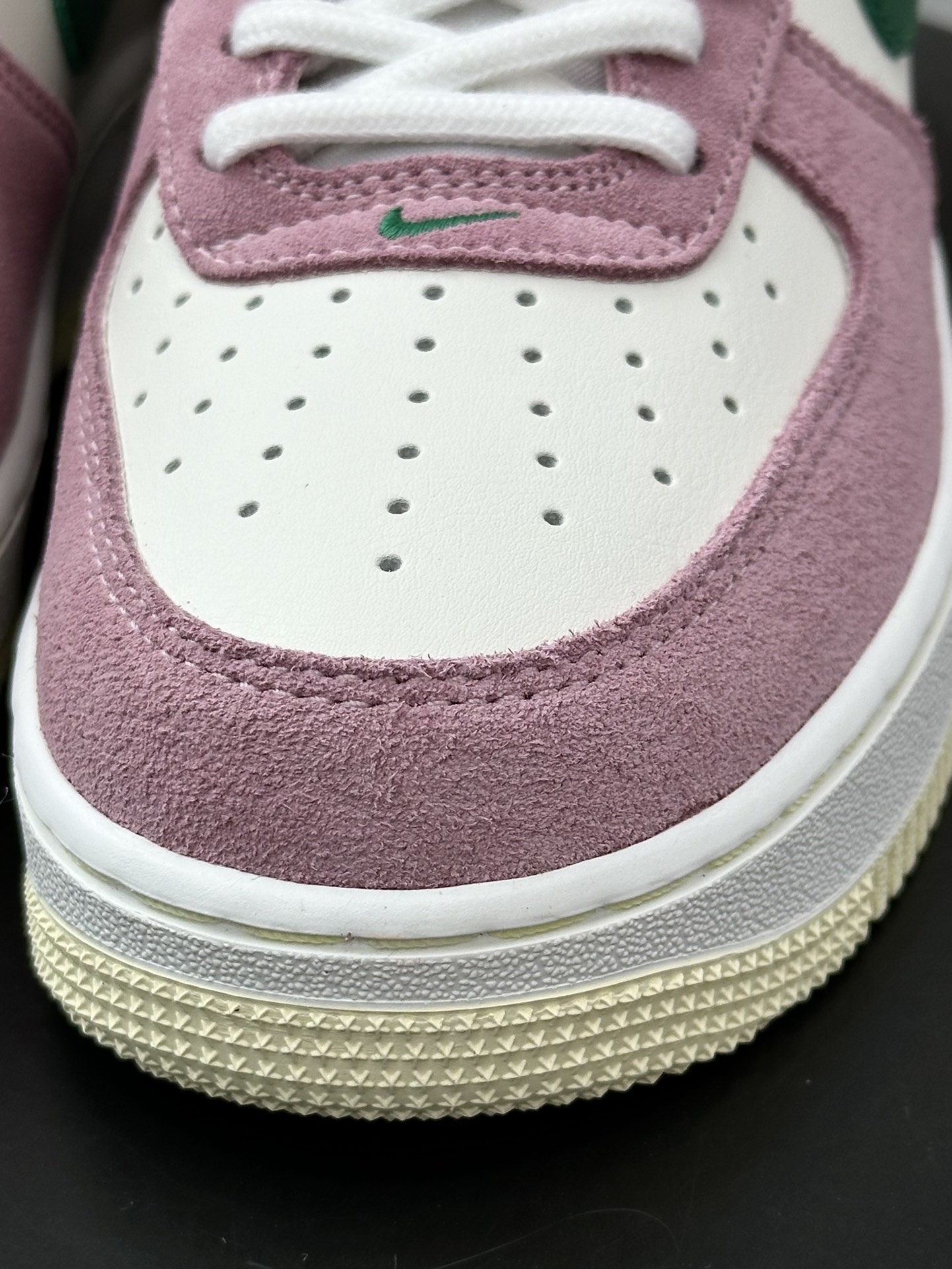 200 耐克Nike Wmns Air Force 1'07 Low”Soft Pink Malachite”空军一号板鞋“粉白绿”FV9346-100