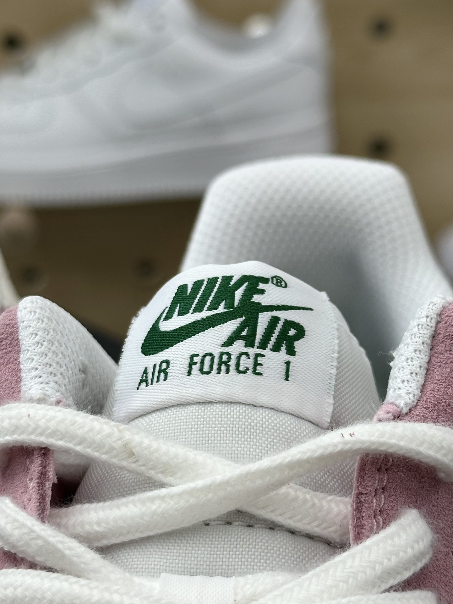 200 耐克Nike Wmns Air Force 1'07 Low”Soft Pink Malachite”空军一号板鞋“粉白绿”FV9346-100