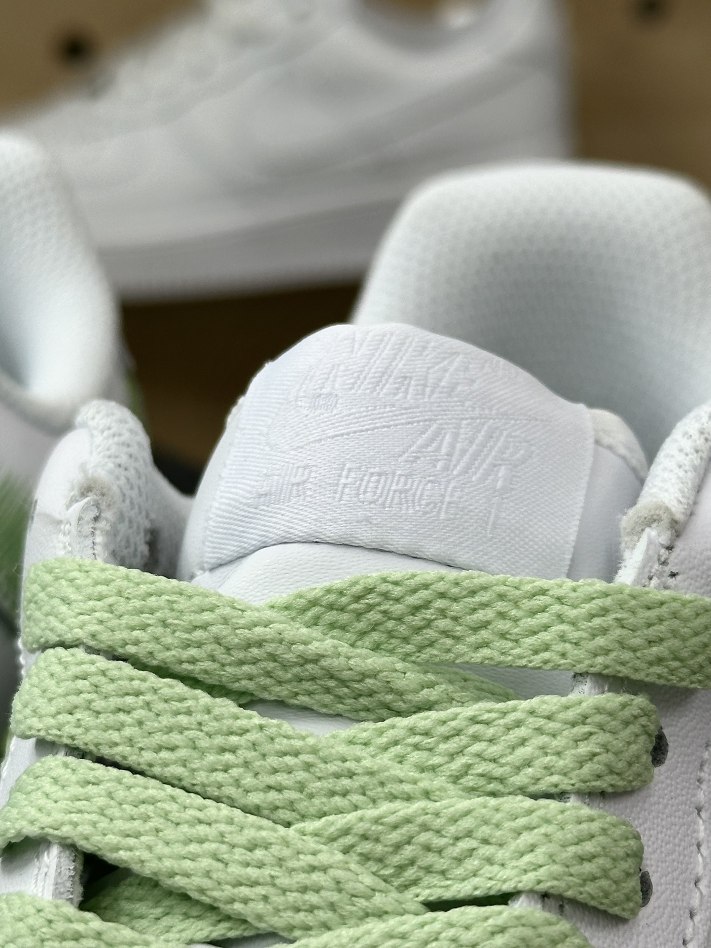 240 耐克Nike Air Force 1'07 Low”White/Green/Graffiti”空军一号板鞋“皮革白浅绿断钩涂鸦”