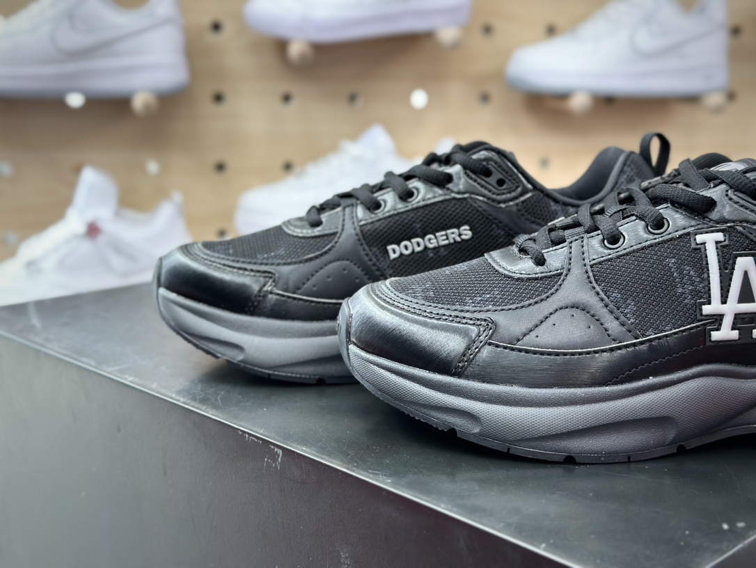200 New York Yankees x MLB Fastball Classic Monogram 快球慢跑鞋“黑银灰LA印面LOGO”3ARNFSB4N-07BKS