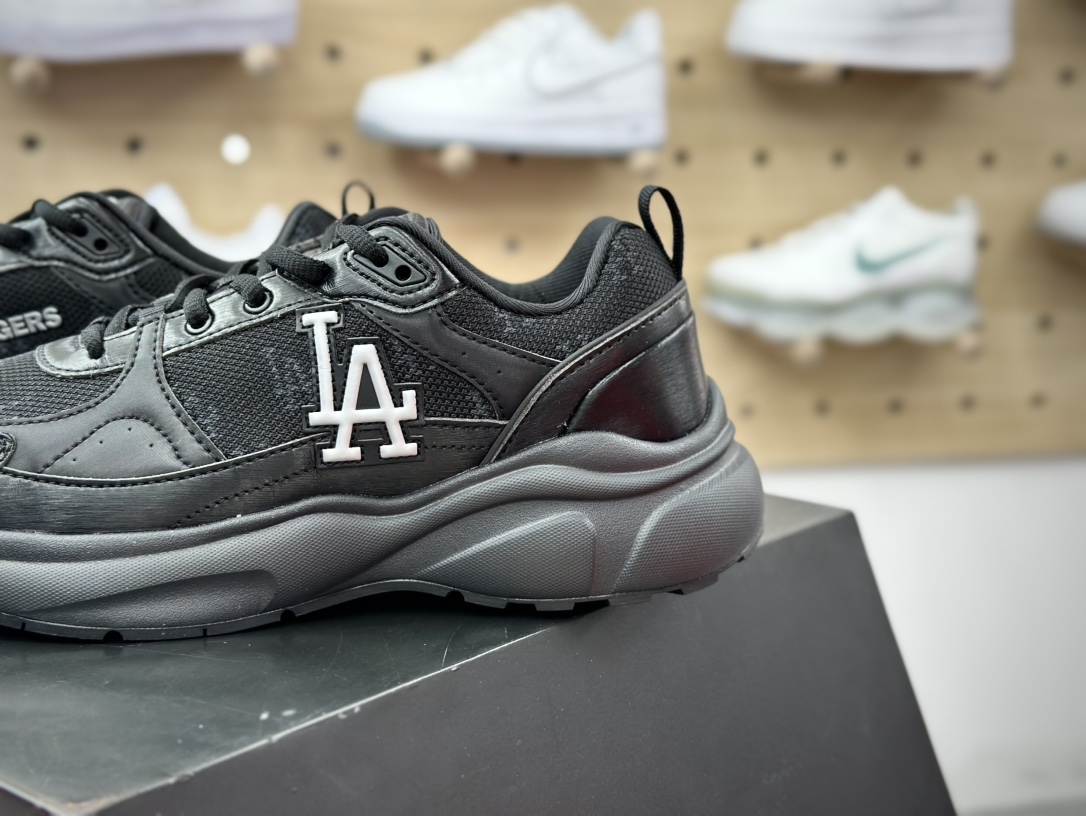 200 New York Yankees x MLB Fastball Classic Monogram 快球慢跑鞋“黑银灰LA印面LOGO”3ARNFSB4N-07BKS