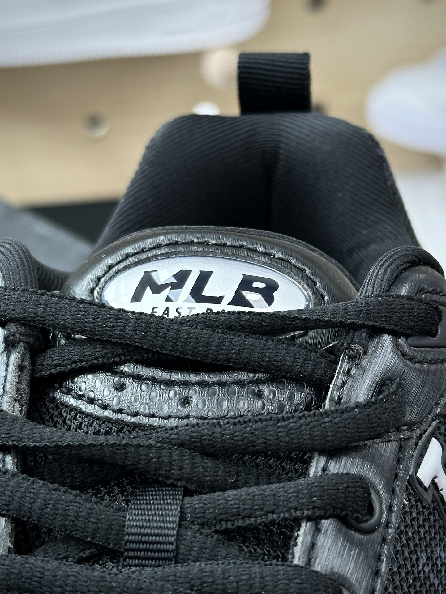 200 New York Yankees x MLB Fastball Classic Monogram 快球慢跑鞋“黑银灰LA印面LOGO”3ARNFSB4N-07BKS