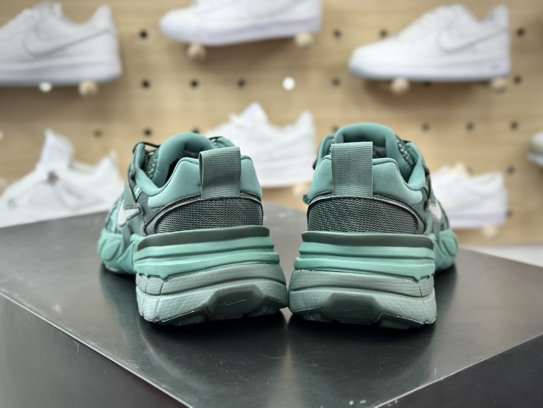 220 Nike Wmns V2K Runtekk Low”White Red Blue”复古潮慢跑鞋“翠绿”HF5050-361
