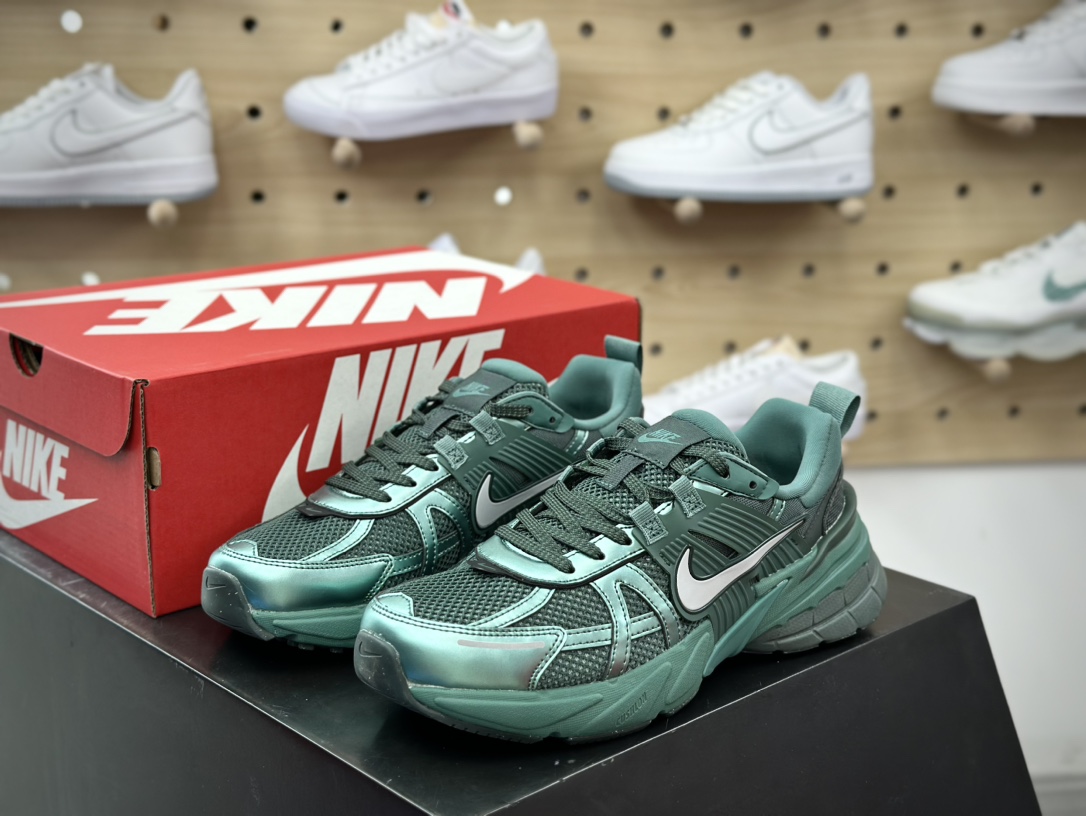 220 Nike Wmns V2K Runtekk Low”White Red Blue”复古潮慢跑鞋“翠绿”HF5050-361