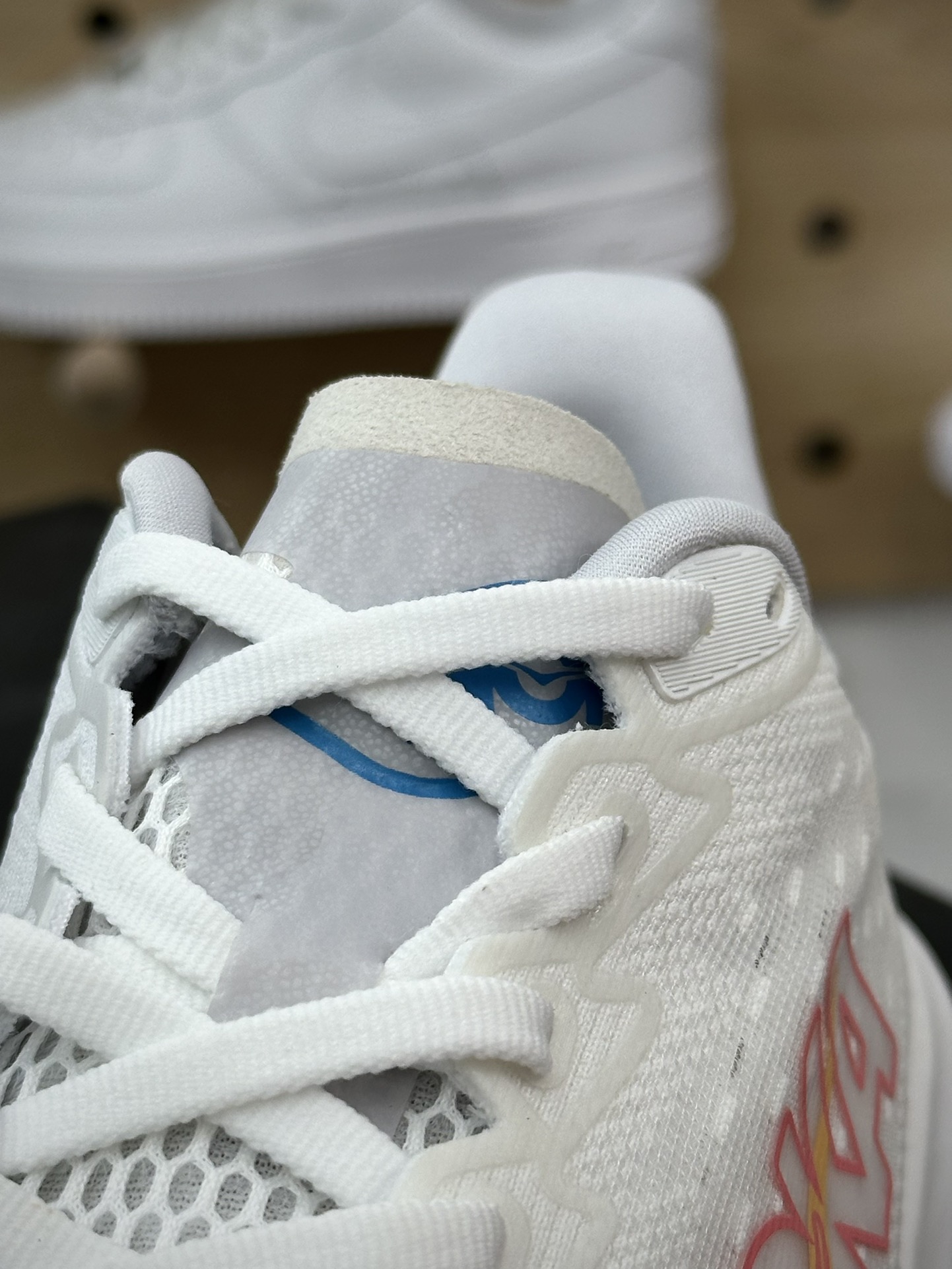 200 Hoka One One Mach 6 Low 马赫6代系列低帮全马竞速慢跑鞋“网织白红蓝”1147810/WNCL