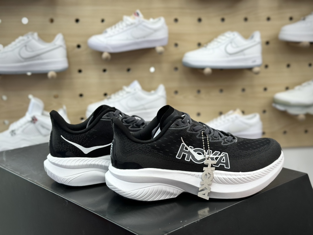 200 Hoka One One Mach 6 Low 马赫6代系列低帮慢跑鞋“网织黑白”1147790/BWHT