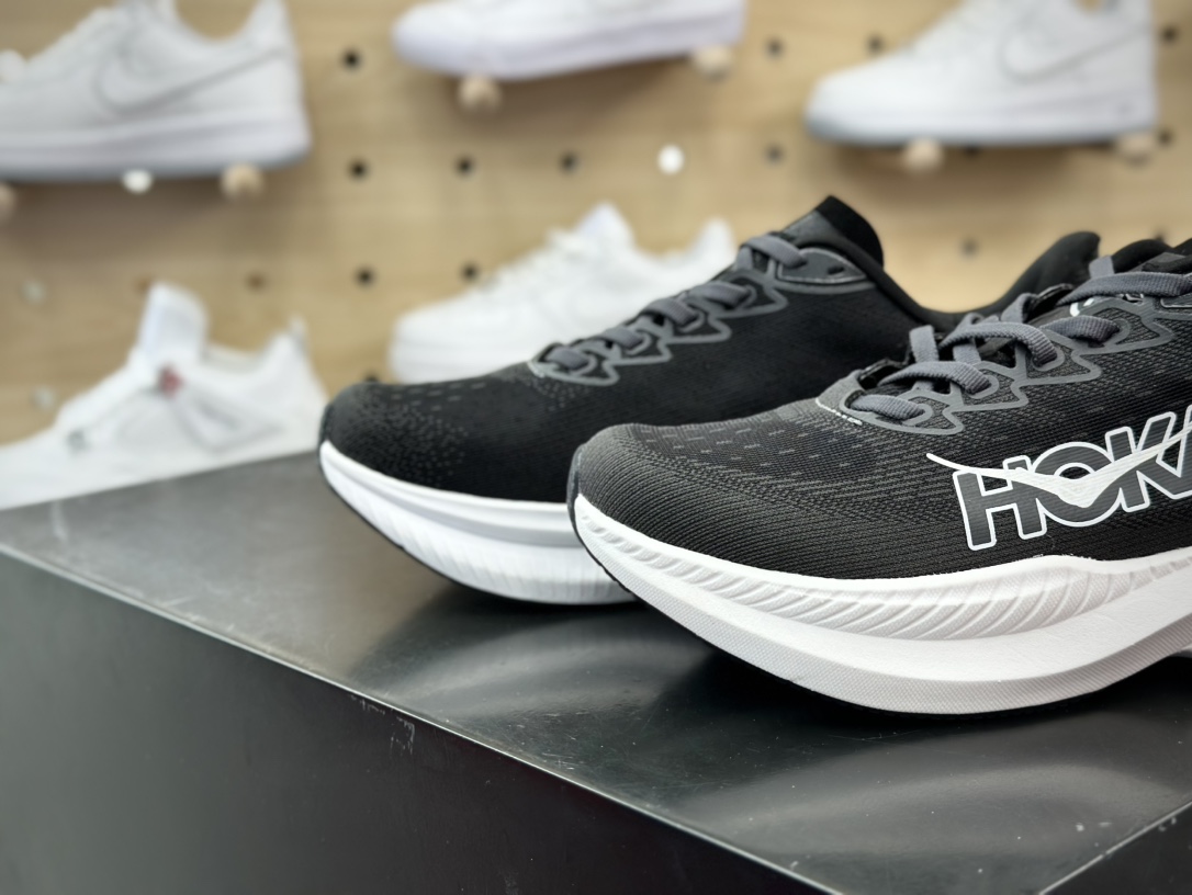 200 Hoka One One Mach 6 Low 马赫6代系列低帮慢跑鞋“网织黑白”1147790/BWHT