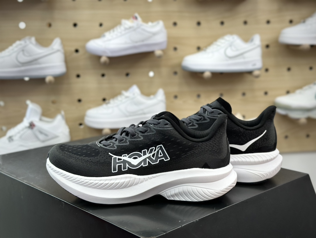 200 Hoka One One Mach 6 Low 马赫6代系列低帮慢跑鞋“网织黑白”1147790/BWHT