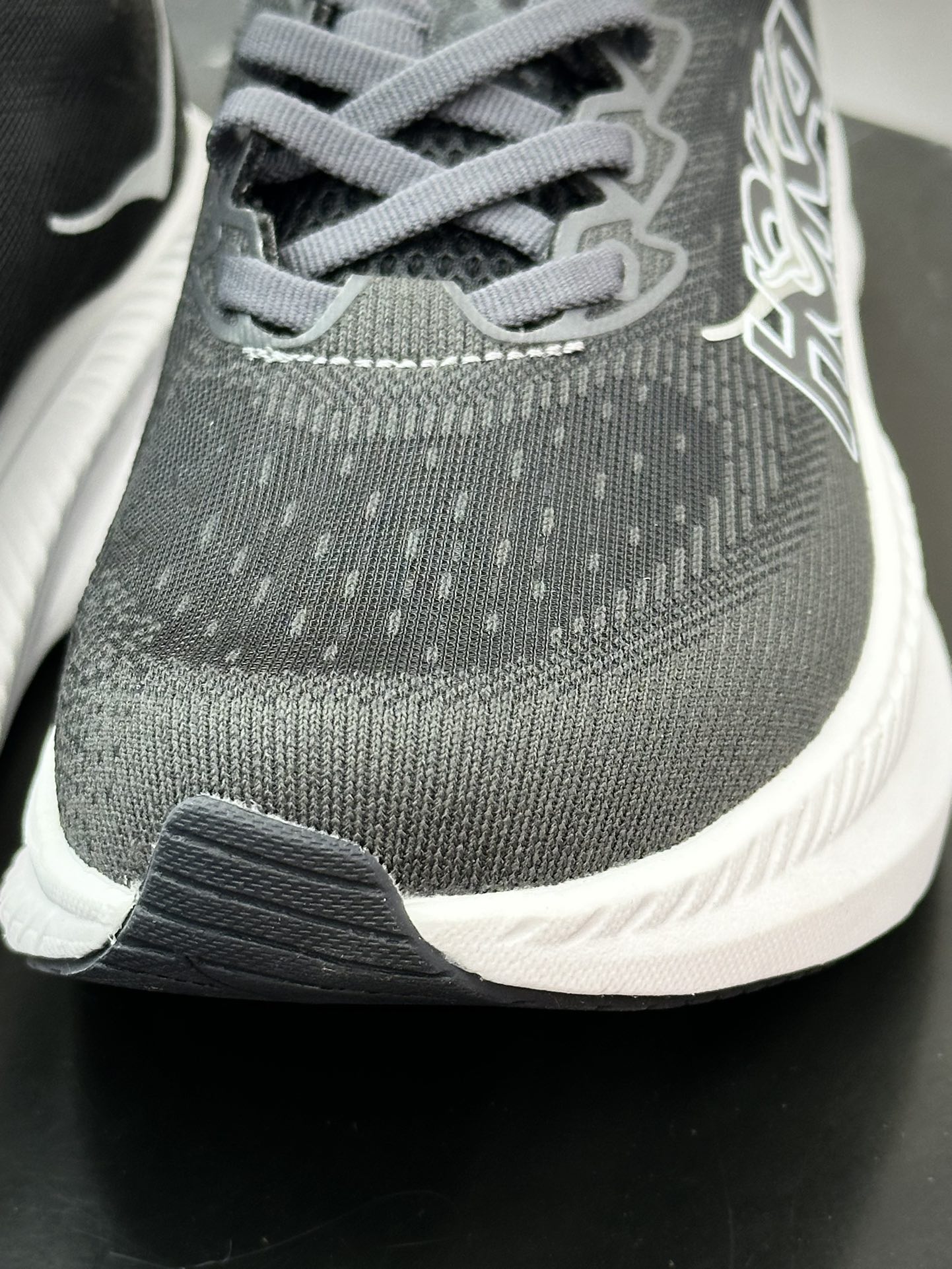 200 Hoka One One Mach 6 Low 马赫6代系列低帮慢跑鞋“网织黑白”1147790/BWHT