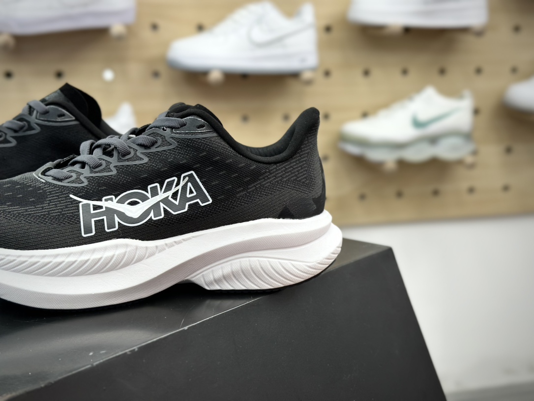 200 Hoka One One Mach 6 Low 马赫6代系列低帮慢跑鞋“网织黑白”1147790/BWHT